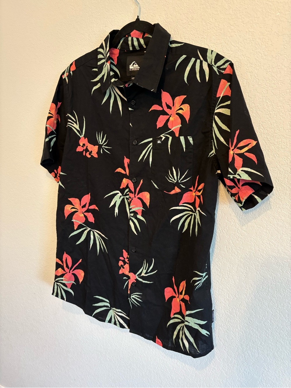 Quiksilver Hawaiian Button Up Shirt Men’s S Black Floral Tropical Short Sleeve - Picture 3 of 9